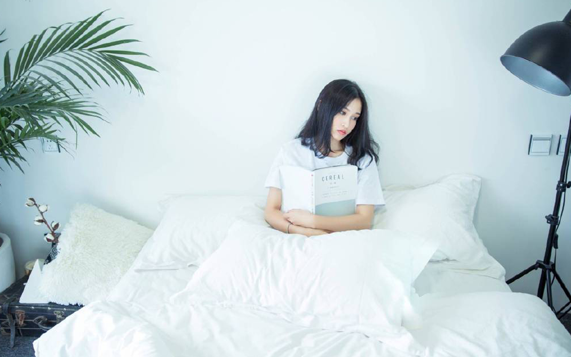 如何让女生主动找你聊？心理学好奇诱导法揭秘-1