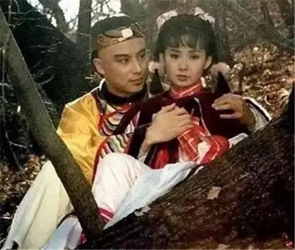 前TVB女神老公与女总裁当街搂抱亲吻被拍 自曝分居两年否认婚外恋